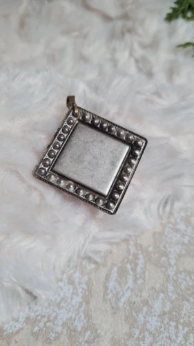 Pendentif ancienne en lucite avec deux Roses