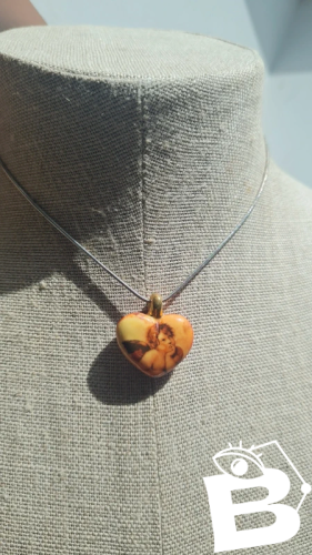 Pendentif angelot  ( daprès Raphaël ) en céramique