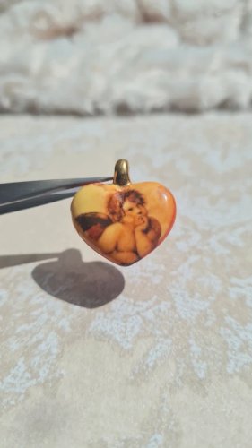 Pendentif angelot  ( daprès Raphaël ) en céramique