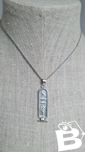 Pendentif  ( Annie )- cartouche en hiéroglyphes en argent
