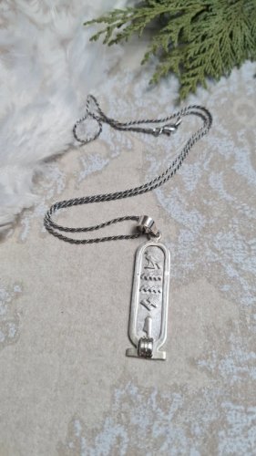 Pendentif  ( Annie )- cartouche en hiéroglyphes en argent