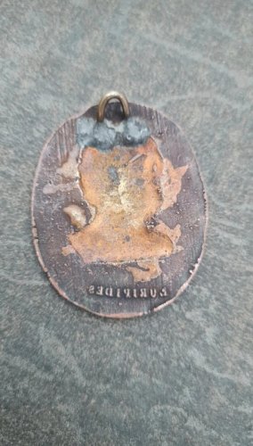Pendentif Antique tête ( Euripides ) de l histoire grecque en cuivre