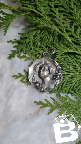Pendentif Art Nouveau ancien en argent 800 signé AD