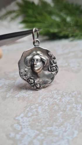 Pendentif Art Nouveau ancien en argent 800 signé AD
