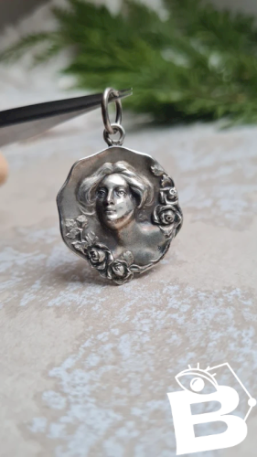 Pendentif Art Nouveau ancien en argent 800 signé AD