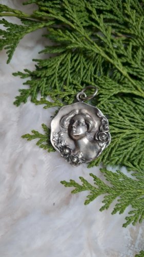 Pendentif Art Nouveau ancien en argent 800 signé AD