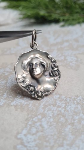 Pendentif Art Nouveau ancien en argent 800 signé AD