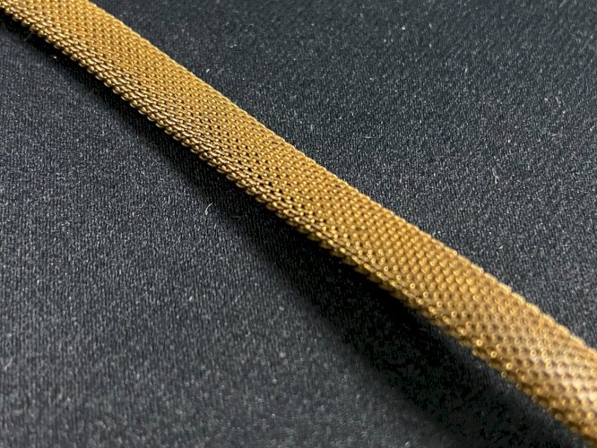 Pendentif au serpent allongé articulé en métal doré Angleterre