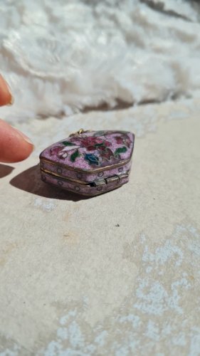 Pendentif - Boite cloisonnée - émaillée - pilulier