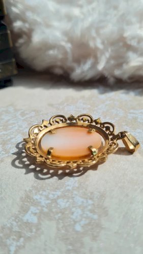 Pendentif Camée en nacre et plaqué or ( Fix )