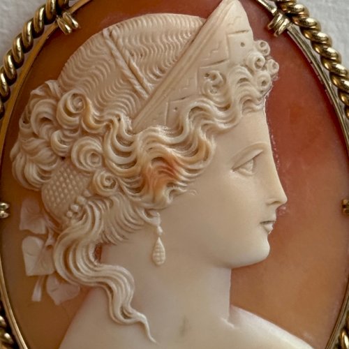 Pendentif camée monté or profil féminin à l'Antique fin XIXe M3710