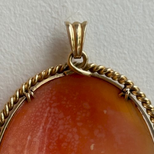 Pendentif camée monté or profil féminin à l'Antique fin XIXe M3710