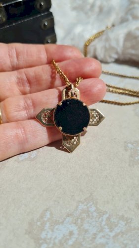 Pendentif croix du nord vitafor avec sa chaine plaqué or