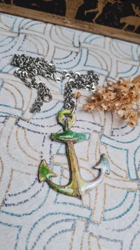 Pendentif émaillée ancre marine