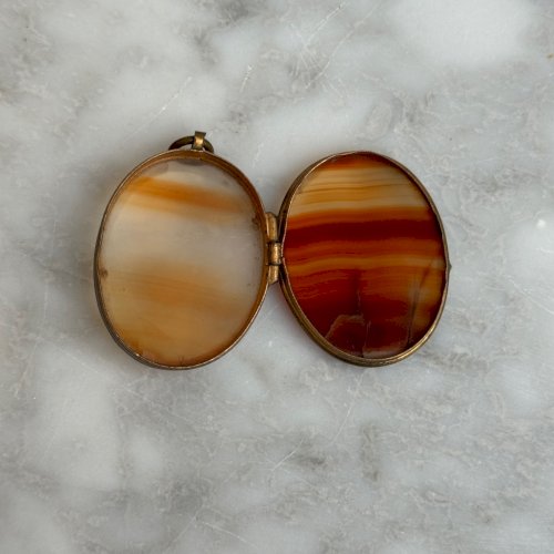 Pendentif en agate de forme ovale fin XIXe M3927