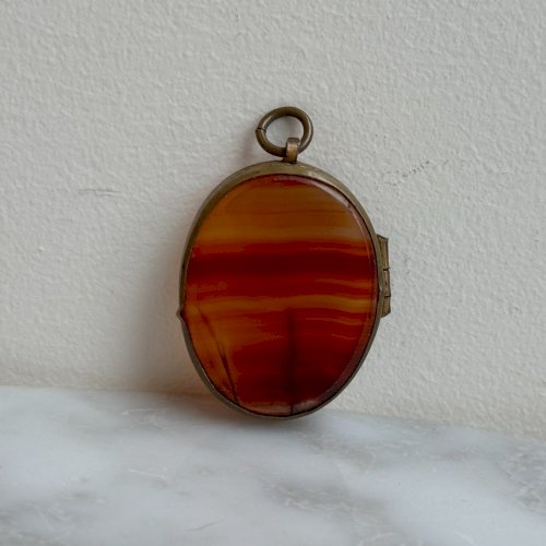Pendentif en agate de forme ovale fin XIXe M3927