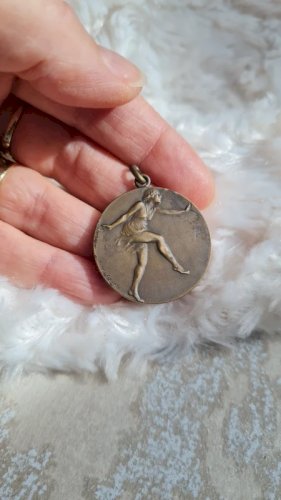 Pendentif en cuivre Danseuse par Henry Dropsy