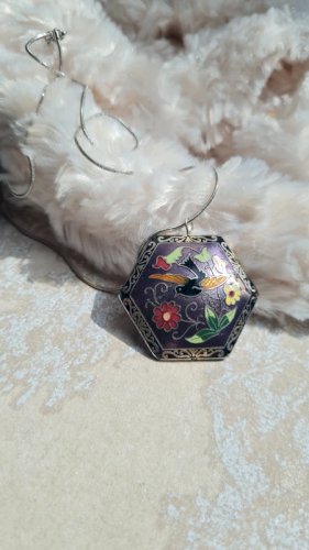 Pendentif en émail cloisonné avec sa chaîne