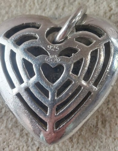 Pendentif forme coeur, décor strass, en argent massif ^