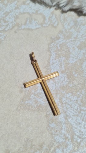 Pendentif grande croix en plaqué or  ( fix )