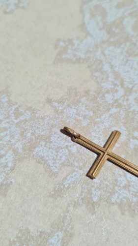 Pendentif grande croix en plaqué or  ( fix )
