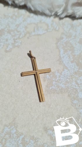 Pendentif grande croix en plaqué or  ( fix )