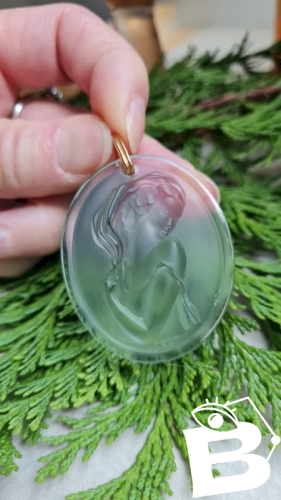 Pendentif Lalique Ovale lady en cristal givré