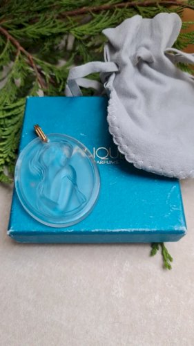 Pendentif Lalique Ovale lady en cristal givré