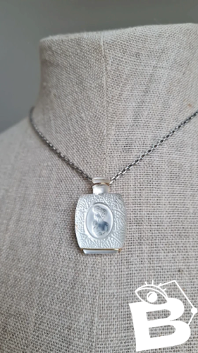 Pendentif Lalique vendu dans ça boite état neuf