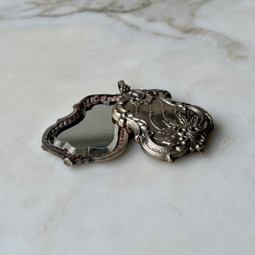 Pendentif  miroir 1900 Art Nouveau en métal argenté M3969
