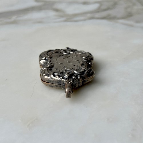 Pendentif  miroir 1900 Art Nouveau en métal argenté M3969