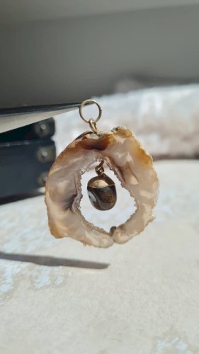 Pendentif pierre naturelle tranche dagate