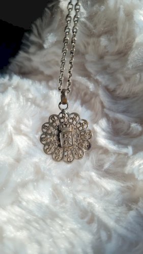 Pendentif régional en métal argenté filigrane