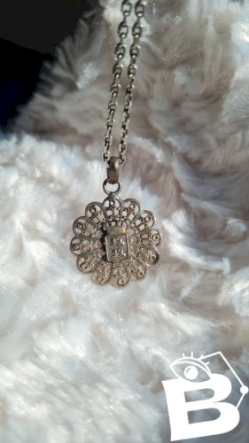 Pendentif régional en métal argenté filigrane