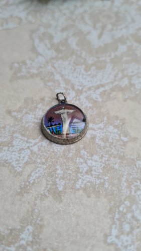 Pendentif religieux ancien en argent et une aile de papillon