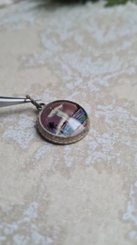 Pendentif religieux ancien en argent et une aile de papillon