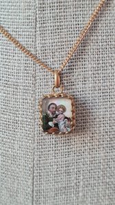 Pendentif religieux ancien image sous verre biseauté