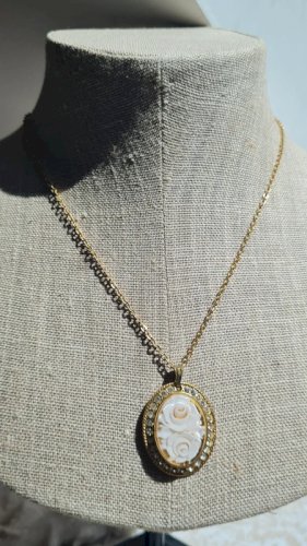 Pendentif roses Lucite