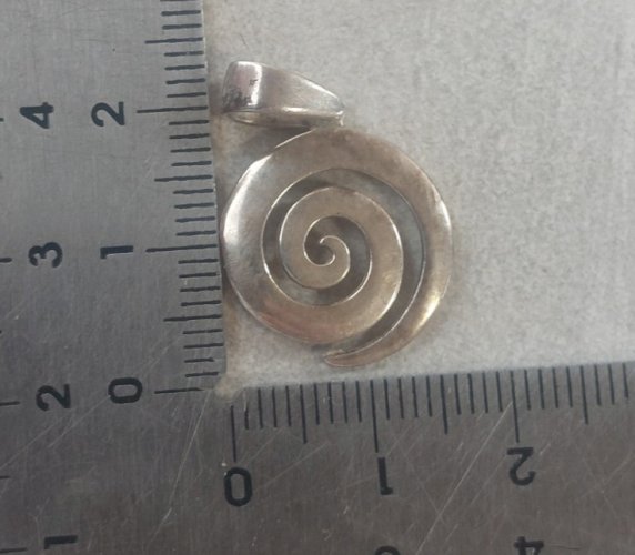 Pendentif spirale / tourbillon, en argent massif
