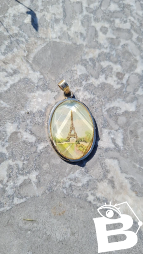 Pendentif Tour Eiffel vintage vitre en plexi biseautée  bijou vintage Germany