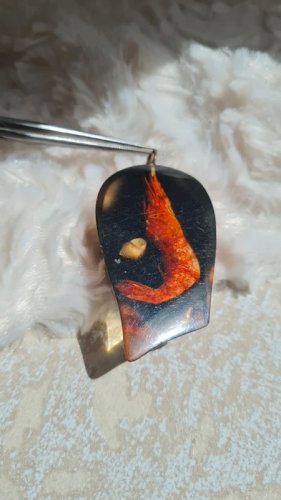 Pendentif vintage en résine inclusion Crevette