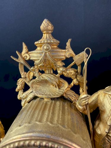 Pendule de cheminée Napoléon III au personnage masculin champêtre en métal doré