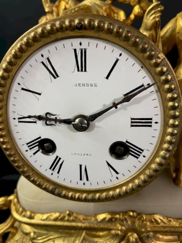 Pendule de cheminée Napoléon III au personnage masculin champêtre en métal doré