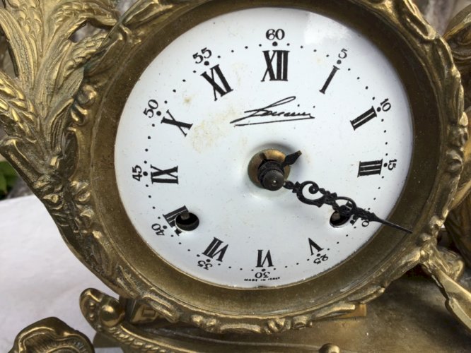 Pendule de cheminée XIXe Napoléon III bronze doré – MADE in italy