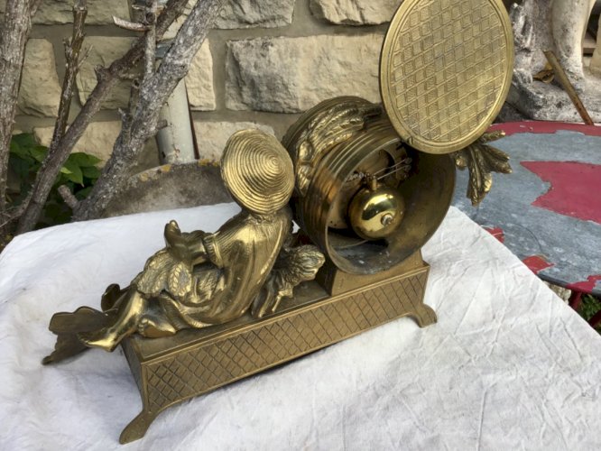 Pendule de cheminée XIXe Napoléon III bronze doré – MADE in italy