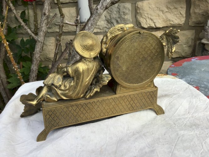 Pendule de cheminée XIXe Napoléon III bronze doré – MADE in italy