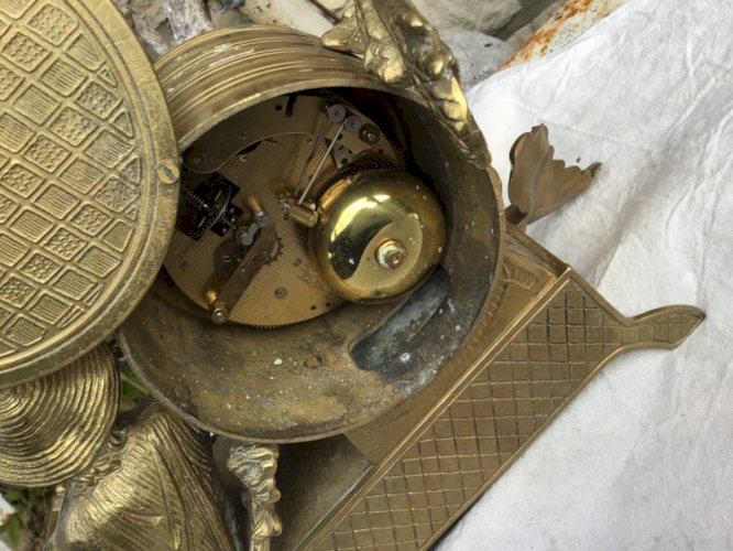 Pendule de cheminée XIXe Napoléon III bronze doré – MADE in italy