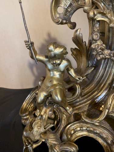 Pendule de style Louis XV en bronze doré XIX siècle