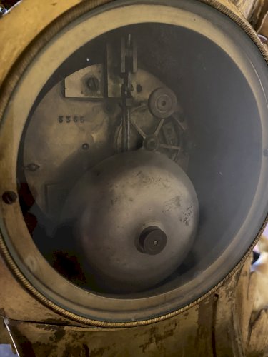 Pendule de style Louis XV en bronze doré XIX siècle