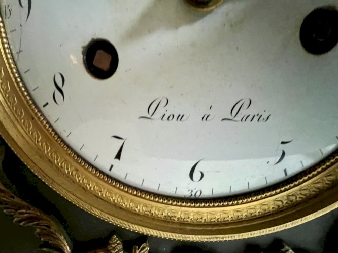 Pendule en bronze a patine verte Style Empire XIX siècle